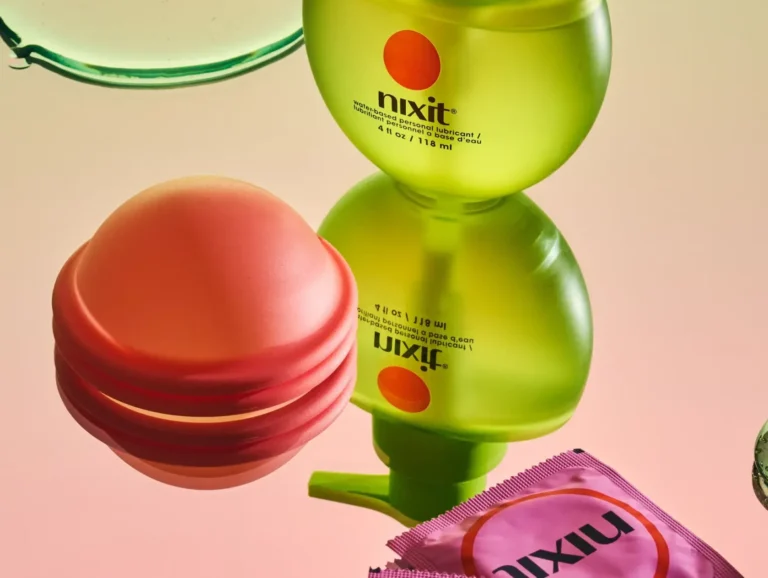 Nixit menstrual disc, with other nixit products